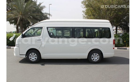 Acheter Import Voiture Toyota Hi Ace Blanc à Import - Dubai, Namibie Acheter Import Voiture Toyota Hi Ace Blanc à Import - Dubai, Namibie