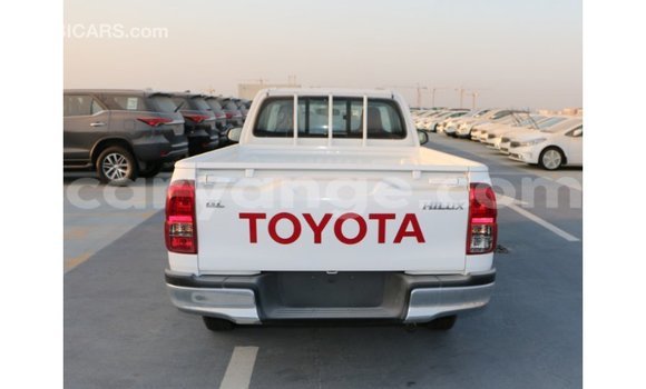 Acheter Import Voiture Toyota Hilux Blanc à Import - Dubai, Namibie Acheter Import Voiture Toyota Hilux Blanc à Import - Dubai, Namibie