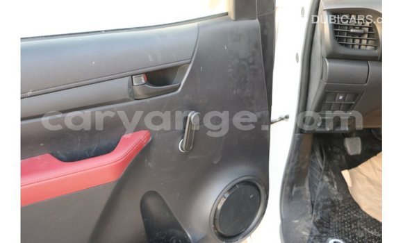 Acheter Import Voiture Toyota Hilux Blanc à Import - Dubai, Namibie Acheter Import Voiture Toyota Hilux Blanc à Import - Dubai, Namibie