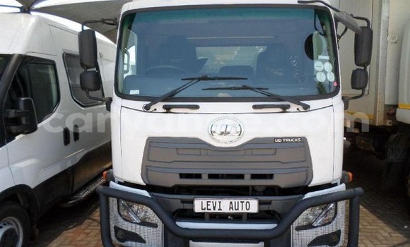 Acheter Occasion Utilitaire Nissan UD Blanc à Windhoek, Namibie Acheter Occasion Utilitaire Nissan UD Blanc à Windhoek, Namibie