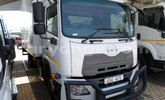 Acheter Occasion Utilitaire Nissan UD Blanc à Windhoek, Namibie Acheter Occasion Utilitaire Nissan UD Blanc à Windhoek, Namibie