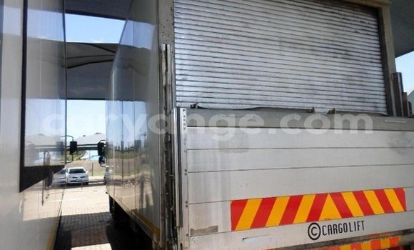 Acheter Occasion Utilitaire Nissan UD Blanc à Windhoek, Namibie Acheter Occasion Utilitaire Nissan UD Blanc à Windhoek, Namibie