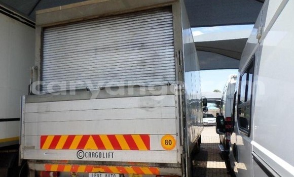 Acheter Occasion Utilitaire Nissan UD Blanc à Windhoek, Namibie Acheter Occasion Utilitaire Nissan UD Blanc à Windhoek, Namibie