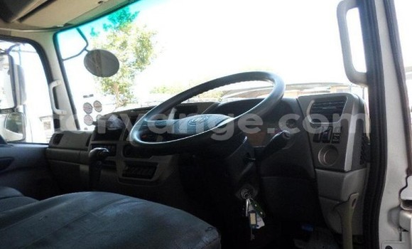 Acheter Occasion Utilitaire Nissan UD Blanc à Windhoek, Namibie Acheter Occasion Utilitaire Nissan UD Blanc à Windhoek, Namibie