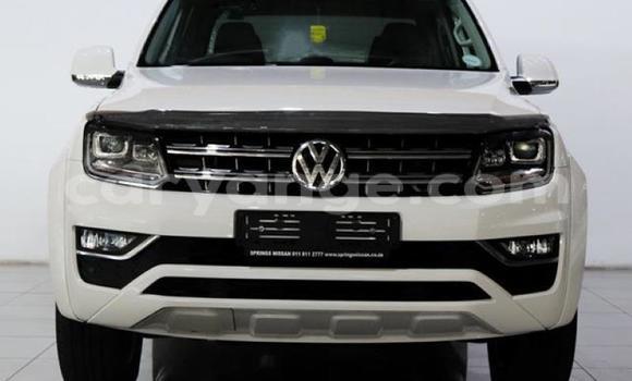 Buy Used Volkswagen Amarok White Car in Gobabis in Omaheke