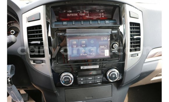 Acheter Import Voiture Mitsubishi Pajero Noir à Import - Dubai, Namibie Acheter Import Voiture Mitsubishi Pajero Noir à Import - Dubai, Namibie