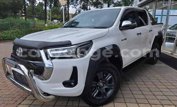 Buy Used Toyota Hilux White Car in Karasburg in Karas