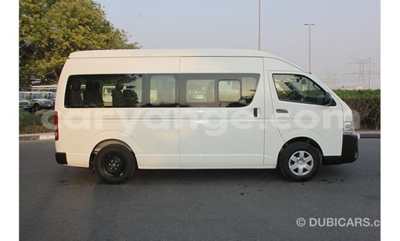Acheter Import Voiture Toyota Hi Ace Blanc à Import - Dubai, Namibie Acheter Import Voiture Toyota Hi Ace Blanc à Import - Dubai, Namibie
