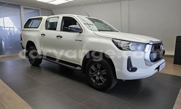 Buy Used Toyota Hilux White Car in Gobabis in Omaheke