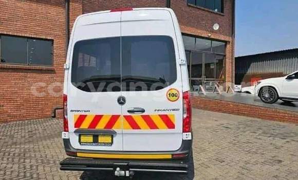 Buy Used Mercedes-Benz 300CD White Car in Windhoek in Namibia Buy Used Mercedes-Benz 300CD White Car in Windhoek in Namibia