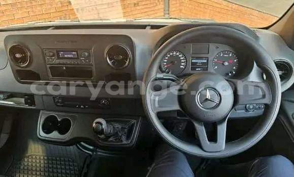 Buy Used Mercedes-Benz 300CD White Car in Windhoek in Namibia Buy Used Mercedes-Benz 300CD White Car in Windhoek in Namibia