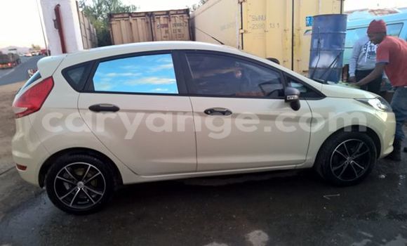 Buy Used Ford Club Wagon White Car in Windhoek in Namibia