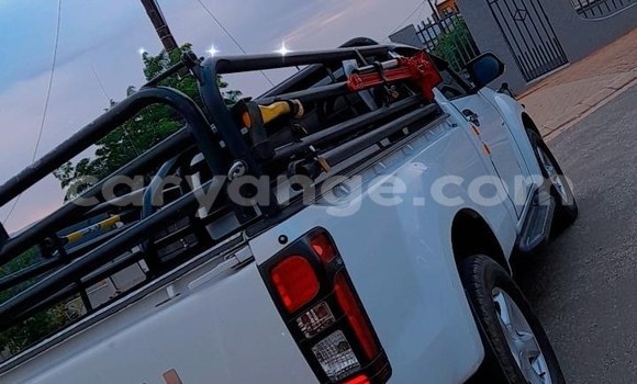 Acheter Occasion Voiture Isuzu KB Blanc à Windhoek, Namibie Acheter Occasion Voiture Isuzu KB Blanc à Windhoek, Namibie