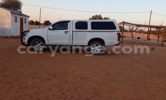 Acheter Occasion Voiture Isuzu KB Blanc à Windhoek, Namibie Acheter Occasion Voiture Isuzu KB Blanc à Windhoek, Namibie