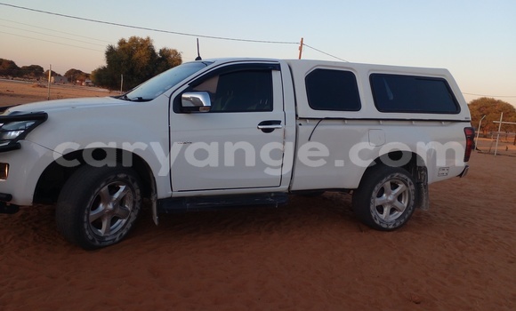 Acheter Occasion Voiture Isuzu KB Blanc à Windhoek, Namibie Acheter Occasion Voiture Isuzu KB Blanc à Windhoek, Namibie
