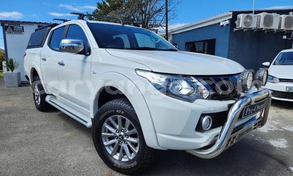 Buy Used Mitsubishi Triton White Car in Windhoek in Namibia