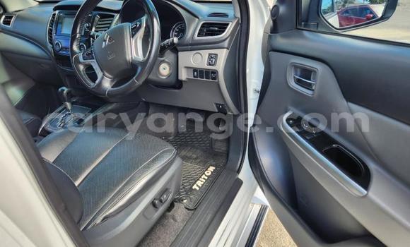 Acheter Occasion Voiture Mitsubishi Triton Blanc à Windhoek, Namibie Acheter Occasion Voiture Mitsubishi Triton Blanc à Windhoek, Namibie