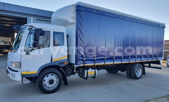 Buy Used Mitsubishi L400 White Truck in Windhoek in Namibia