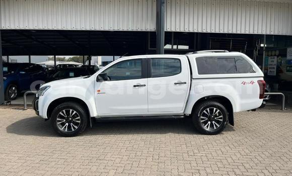 Buy Used Isuzu D–MAX White Car in Windhoek in Namibia Buy Used Isuzu D–MAX White Car in Windhoek in Namibia