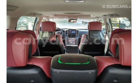 Acheter Import Voiture Toyota Land Cruiser Noir à Import - Dubai, Namibie Acheter Import Voiture Toyota Land Cruiser Noir à Import - Dubai, Namibie