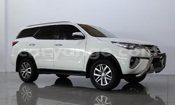 Acheter Occasion Voiture Toyota Fortuner Blanc à Gobabis, Omaheke Acheter Occasion Voiture Toyota Fortuner Blanc à Gobabis, Omaheke