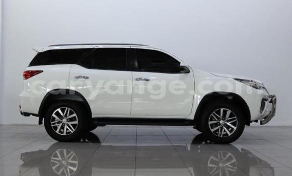 Acheter Occasion Voiture Toyota Fortuner Blanc à Gobabis, Omaheke Acheter Occasion Voiture Toyota Fortuner Blanc à Gobabis, Omaheke
