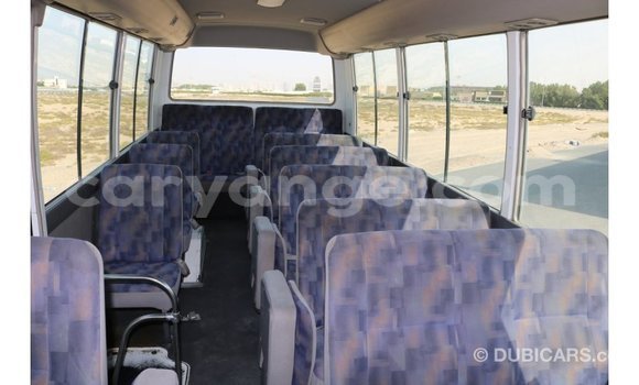 Acheter Import Voiture Nissan 350Z Blanc à Import - Dubai, Namibie Acheter Import Voiture Nissan 350Z Blanc à Import - Dubai, Namibie