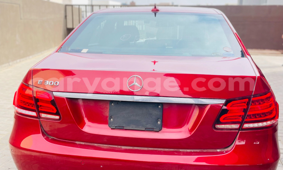 Acheter Occasion Voiture Mercedes-Benz E–Class Rouge à Walvis Bay, Namibie Acheter Occasion Voiture Mercedes-Benz E–Class Rouge à Walvis Bay, Namibie