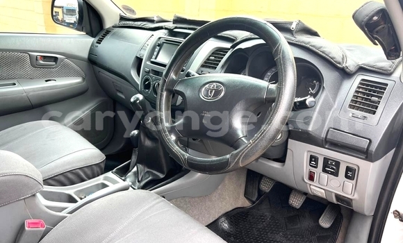 Acheter Occasion Voiture Toyota Hilux Blanc à Walvis Bay, Namibie Acheter Occasion Voiture Toyota Hilux Blanc à Walvis Bay, Namibie