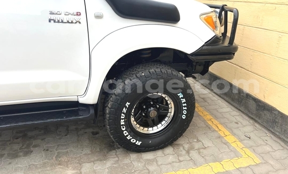 Acheter Occasion Voiture Toyota Hilux Blanc à Walvis Bay, Namibie Acheter Occasion Voiture Toyota Hilux Blanc à Walvis Bay, Namibie