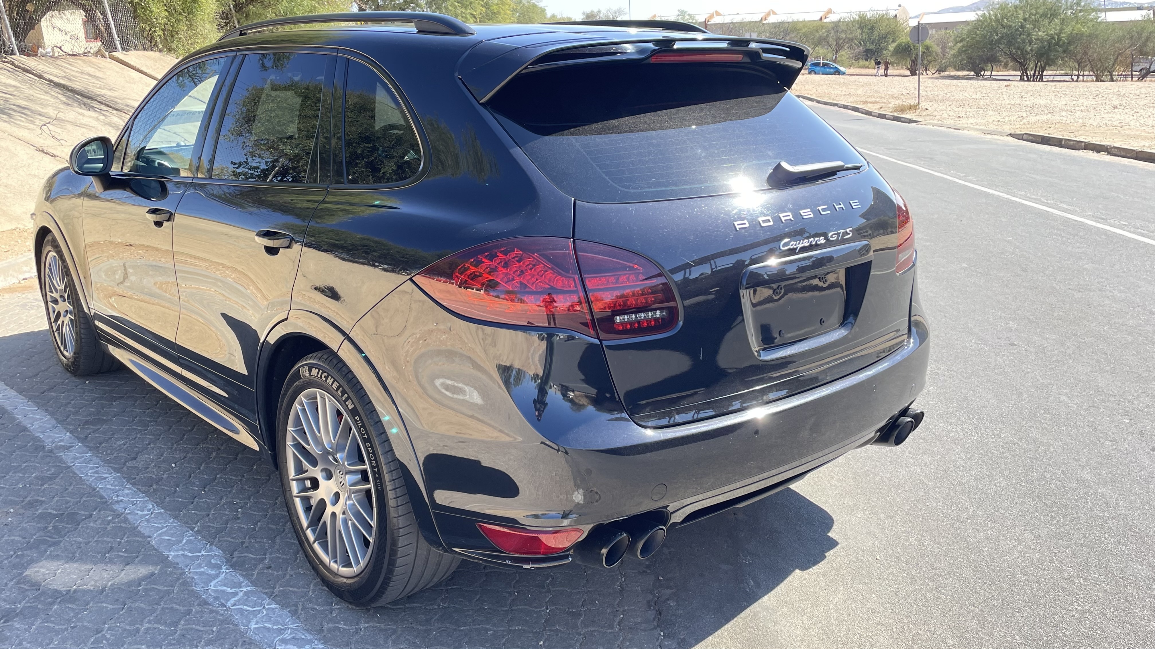 Acheter occasion voiture porsche cayenne noir à windhoek, namibie 