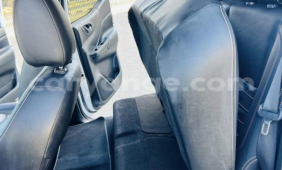 Acheter Occasion Voiture Nissan Navara Blanc à Windhoek, Namibie Acheter Occasion Voiture Nissan Navara Blanc à Windhoek, Namibie