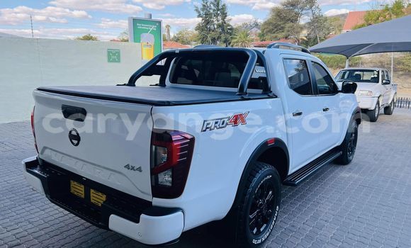 Acheter Occasion Voiture Nissan Navara Blanc à Windhoek, Namibie Acheter Occasion Voiture Nissan Navara Blanc à Windhoek, Namibie