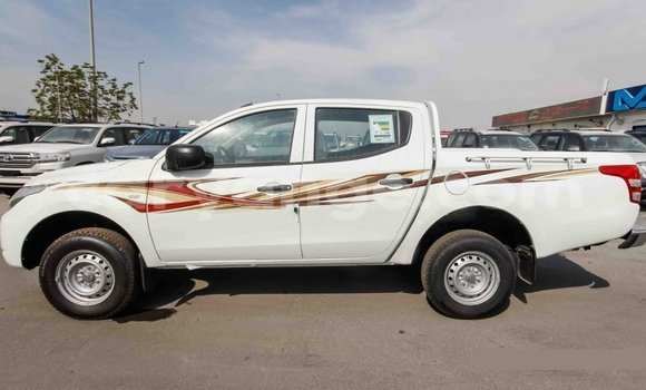 Acheter Import Voiture Mitsubishi L200 Blanc à Import - Dubai, Namibie Acheter Import Voiture Mitsubishi L200 Blanc à Import - Dubai, Namibie