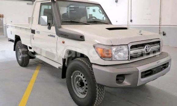 Buy Used Toyota Land Cruiser White Car in Windhoek in Namibia
