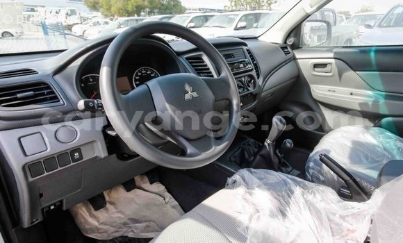 Acheter Import Voiture Mitsubishi L200 Blanc à Import - Dubai, Namibie Acheter Import Voiture Mitsubishi L200 Blanc à Import - Dubai, Namibie