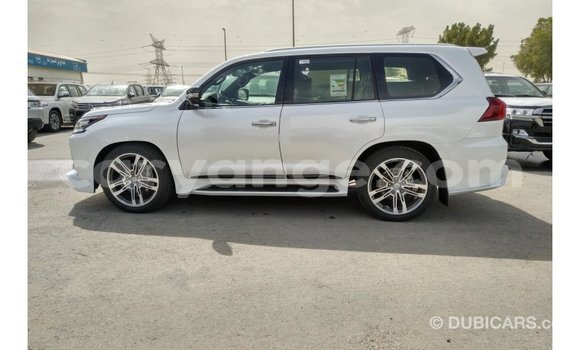 Acheter Import Voiture Lexus LX Blanc à Import - Dubai, Namibie Acheter Import Voiture Lexus LX Blanc à Import - Dubai, Namibie