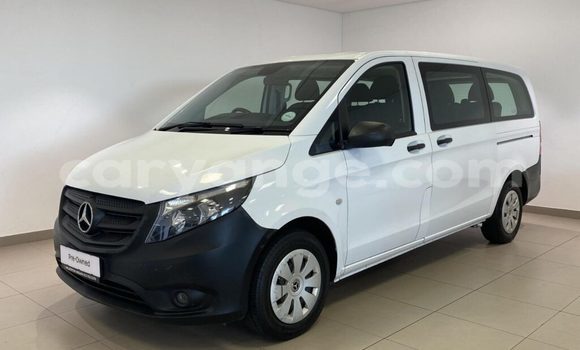 Buy Used Mercedes-Benz 300CD White Car in Grootfontein in Namibia