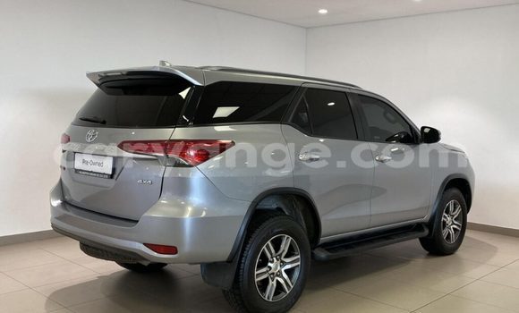 Acheter Occasion Voiture Toyota Fortuner Gris à Grootfontein, Namibie Acheter Occasion Voiture Toyota Fortuner Gris à Grootfontein, Namibie