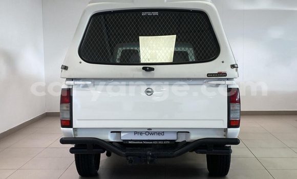 Acheter Occasion Voiture Nissan Hardbody Blanc à Grootfontein, Namibie Acheter Occasion Voiture Nissan Hardbody Blanc à Grootfontein, Namibie