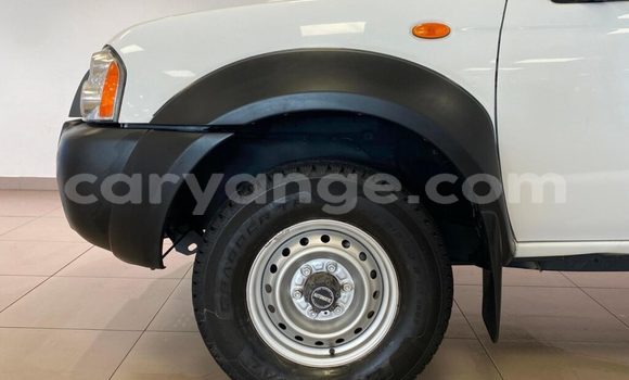 Acheter Occasion Voiture Nissan Hardbody Blanc à Grootfontein, Namibie Acheter Occasion Voiture Nissan Hardbody Blanc à Grootfontein, Namibie