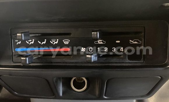 Acheter Occasion Voiture Nissan Hardbody Blanc à Grootfontein, Namibie Acheter Occasion Voiture Nissan Hardbody Blanc à Grootfontein, Namibie