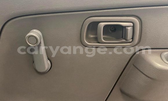 Acheter Occasion Voiture Nissan Hardbody Blanc à Grootfontein, Namibie Acheter Occasion Voiture Nissan Hardbody Blanc à Grootfontein, Namibie