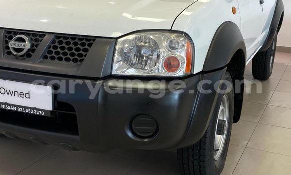 Acheter Occasion Voiture Nissan Hardbody Blanc à Grootfontein, Namibie Acheter Occasion Voiture Nissan Hardbody Blanc à Grootfontein, Namibie