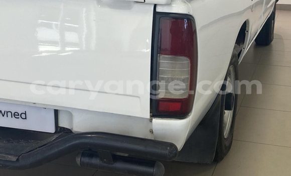 Acheter Occasion Voiture Nissan Hardbody Blanc à Grootfontein, Namibie Acheter Occasion Voiture Nissan Hardbody Blanc à Grootfontein, Namibie