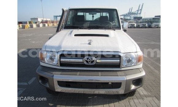 Acheter Import Voiture Toyota Land Cruiser Blanc à Import - Dubai, Namibie Acheter Import Voiture Toyota Land Cruiser Blanc à Import - Dubai, Namibie