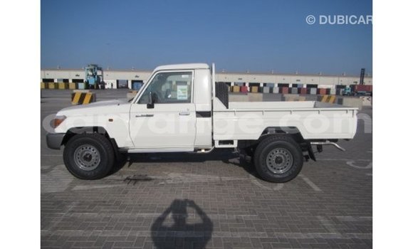 Acheter Import Voiture Toyota Land Cruiser Blanc à Import - Dubai, Namibie Acheter Import Voiture Toyota Land Cruiser Blanc à Import - Dubai, Namibie