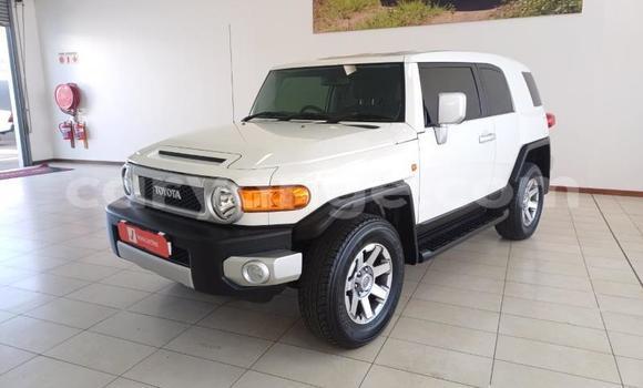 Buy Used Toyota FJ Cruiser White Car in Windhoek in Namibia Buy Used Toyota FJ Cruiser White Car in Windhoek in Namibia