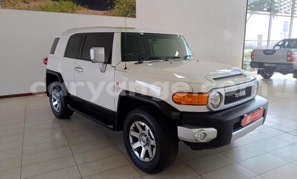 Buy Used Toyota FJ Cruiser White Car in Windhoek in Namibia Buy Used Toyota FJ Cruiser White Car in Windhoek in Namibia