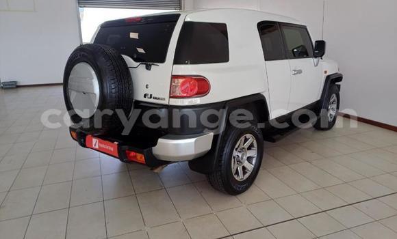 Buy Used Toyota FJ Cruiser White Car in Windhoek in Namibia Buy Used Toyota FJ Cruiser White Car in Windhoek in Namibia